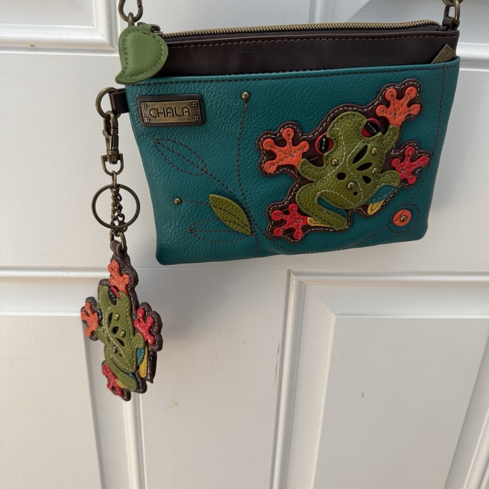 Chala Crossbody Purse 3D Treefrog Design EUC 8"x6 1/4" Rare With Change Purse